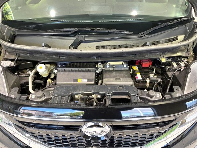 親切・丁寧な専門メカニックスタッフが応対！・車検・点検整備・事故等の修理などアフターサービスも安心。お車のカスタマイズもネクステージのサービススタッフまでご相談ください！