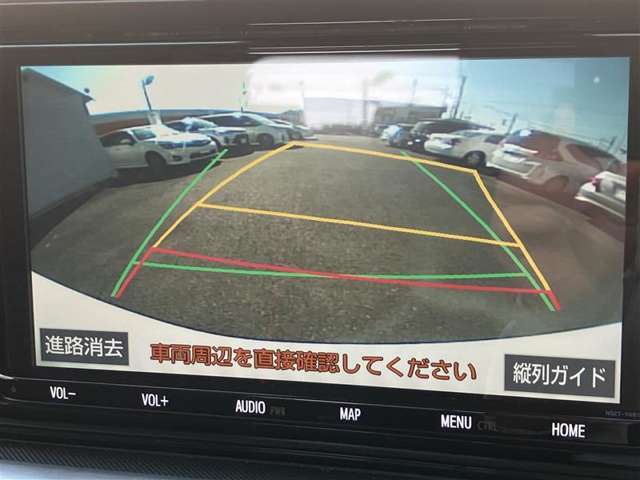 【バックガイドモニター】ハンドルを切ると車の進行方向にガイド線が動きます！車庫入れの際にあると嬉しいですよね♪