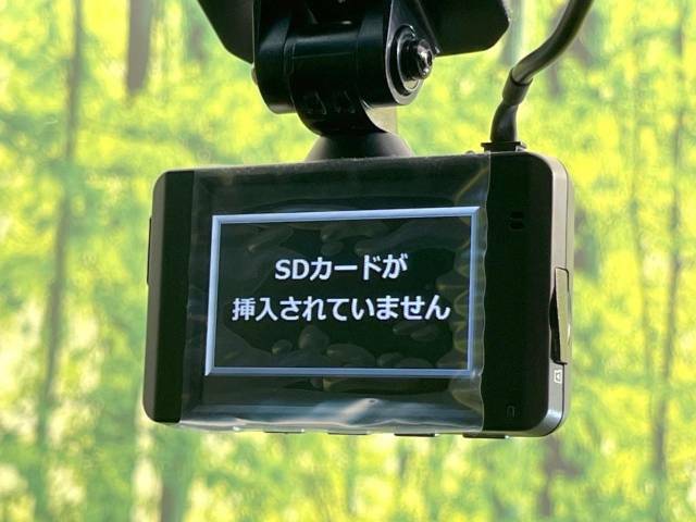 【ドライブレコーダー】安心・安全なカーライフに必須のドライブレコーダーを装備！走行中はもちろん、あおり運転や事故に遭遇した際の状況も映像で記録し、万一のリスクに備えます。