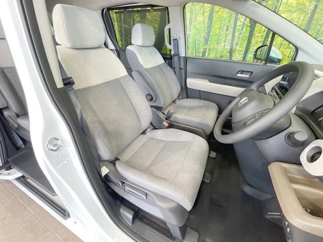 もちろん車内はキレイです♪よりクリーンな状態をキープしたいお客様には『ナノゾーンコート』がおすすめ！新型コロナウイルス対策や、除菌・消臭に効果を発揮し多くの方にご好評いただいております。