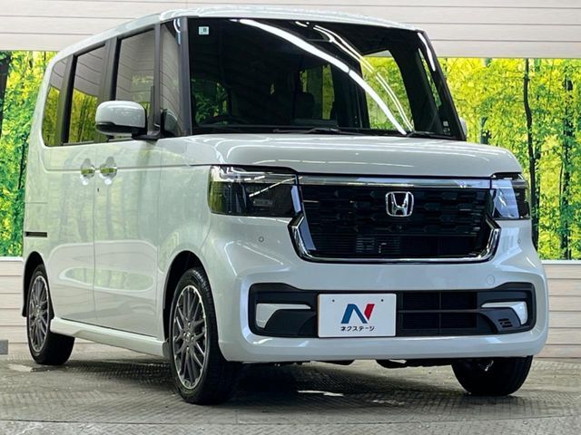 大好評のボディコーティング「弾スプラッシュコート」もご納車までに施工可能。通常のガラスコートと異なる、耐久年数6年の無機質ガラスコーティングが、ボディをキレイな状態に保ってくれます。