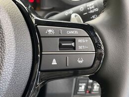 【アダプティブクルーズコントロール】高速道路での長距離走行が楽に！！自動で速度を保つクルーズコントロールが、衝突軽減システムと連携し、前方の車両を感知して車間を保つように速度調節してくれます！！