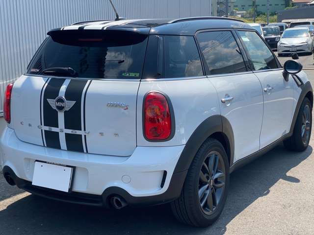 自社整備工場を整備しております。車検・点検・板金修理などもお気軽にご相談ください♪