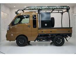 548LのスチールBOXがついているので、大切な工具などを保管可能！