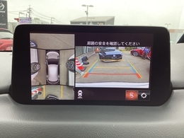 狭い場所での駐車やすれ違いなどでより的確な運転操作に役立つ360°ビューモニターが装備されています。