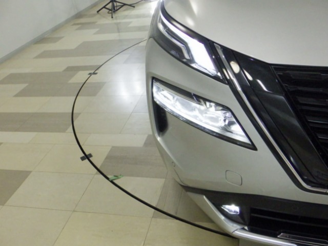 LEDヘッドライト装備