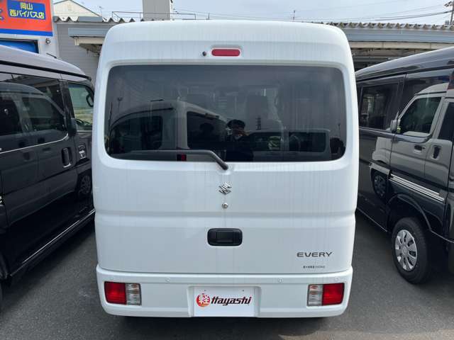 ☆お車についた傷やヘコミ、事故の修理もハヤシにお任せください。自社鈑金工場で修理ができますの安心です☆