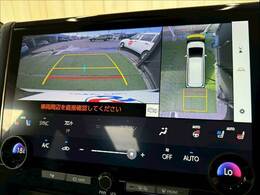 【アラウンドビューモニター】 クルマを上空から見下ろしているかのように、直感的に周囲の状況を把握できます。