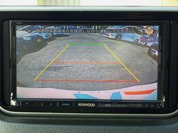 【バックカメラ】駐車時に後方がリアルタイム映像で確認できます。大型商業施設や立体駐車場での駐車時や、夜間のバック時に大活躍！運転スキルに関わらず、今や必須となった装備のひとつです！