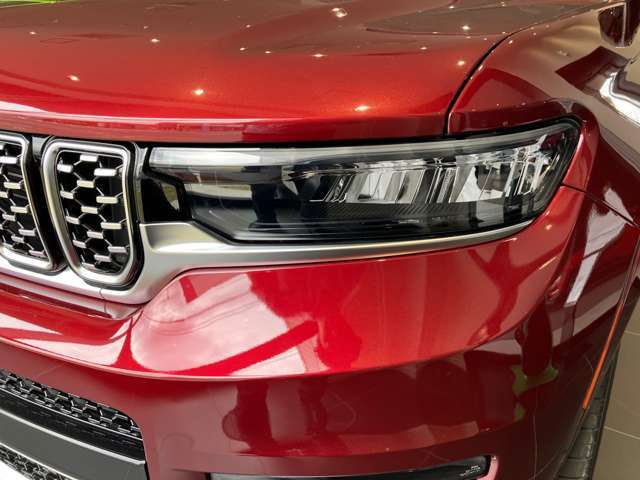 オリジナル4x4ブランドとしての誇りと自信、そして進化の伝統。4x4性能、デザイン、品質。本物とはJeepの全てであり、追い求めるさらなるたかみでもあるのです。