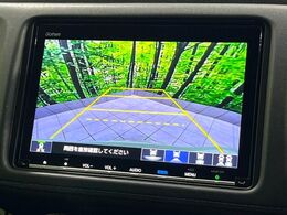【バックカメラ】駐車時に後方がリアルタイム映像で確認できます。大型商業施設や立体駐車場での駐車時や、夜間のバック時に大活躍！運転スキルに関わらず、今や必須となった装備のひとつです！