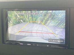 【バックカメラ】駐車時に後方がリアルタイム映像で確認できます。大型商業施設や立体駐車場での駐車時や、夜間のバック時に大活躍！運転スキルに関わらず、今や必須となった装備のひとつです！