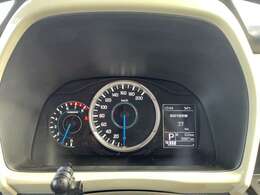 【スピードメーター】『スピードメーター』の画像になります。メーターがシンプルで見やすく運転しやすいですね！