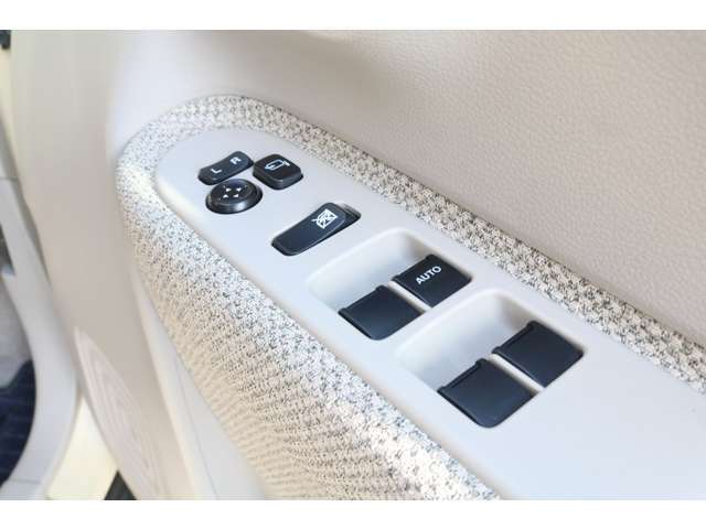 ドアミラーの格納、パワーウィンドウスイッチ