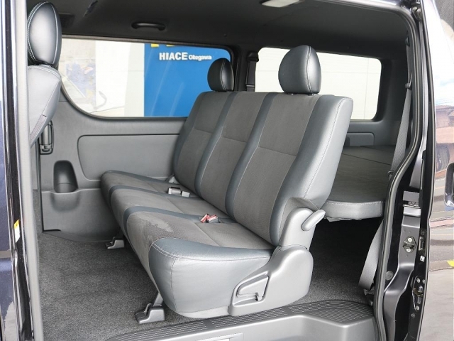 特別仕様車なのでハーフレザーシートになっています！！