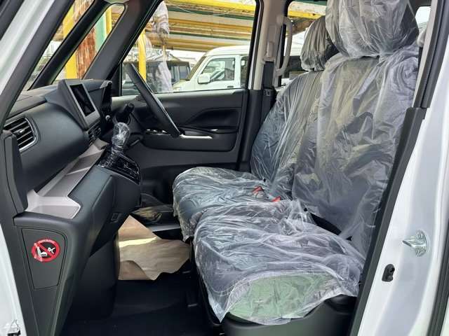 ★5年間新車保障★初度登録から5年間の新車保証が含まれています。長期間、安心してお乗り頂けます！保障費用は支払総額に含まれています！遠方のお客様は保証継承後、お近くのディーラーにて保証が受けられます！