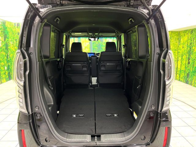 普段のお買い物や通勤、送迎等に十分な荷室スペースを確保しております。セカンドシートを倒すと、大きな荷物の積載も可能です♪