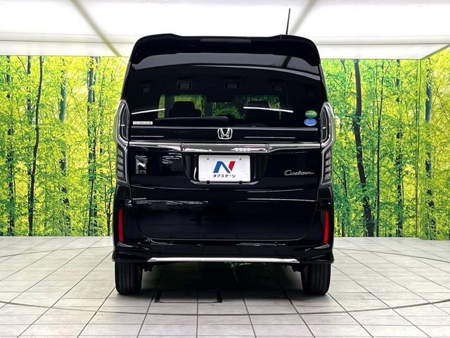 安心の最長10年・走行無制限保証（有償）をご用意。保証内容も充実はもちろん、無料点検＆オイル交換や、年中無休の全国・24時間ロードサービスも付帯されておりますのでご安心下さい。