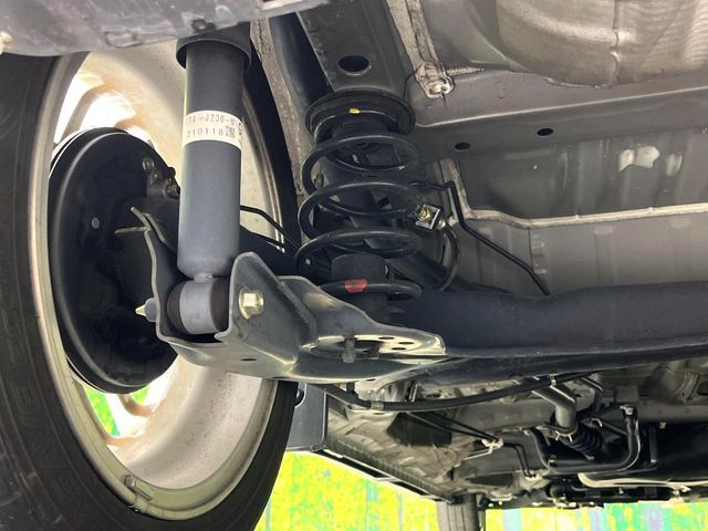 お車を安心してお乗りいただく為には、足回りの定期点検が欠かせません。サービスサポート（有償保証）では無料点検もご提供しており、安心のカーライフをお過ごしいただけるサポート体制が整っています。