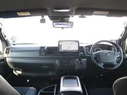 内装はワイド幅ならではの広々空間！！ダークプライムII専用の内装にもなっております！！