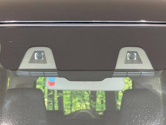 【スマートブレーキサポート】走行中に前方の車両等を認識し、衝突しそうな時は警報とブレーキで衝突回避と被害軽減をアシスト。より安全にドライブをお楽しみいただけます。