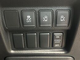 【両側パワースライドドア】スマートキーや運転席のスイッチで後席両側スライドドアの開閉が可能♪電動だから力を入れてドアを開ける必要が無く、小さなお子様でも簡単に開け閉めでき快適です♪