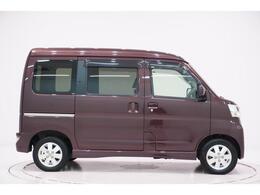 県内13店舗にて常時500台以上ダイハツ車を展示中です。見て、触って、納得のいく一台をぜひ見つけてください。