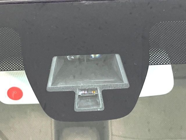 【スズキ　セーフティサポート】走行中に前方の車両等を認識し、衝突しそうな時は警報とブレーキで衝突回避と被害軽減をアシスト。より安全にドライブをお楽しみいただけます。