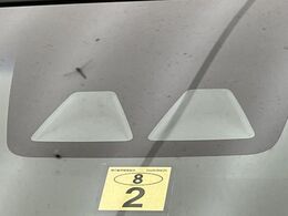 【スマートアシスト】走行中に前方の車両等を認識し、衝突しそうな時は警報とブレーキで衝突回避と被害軽減をアシスト。より安全にドライブをお楽しみいただけます。