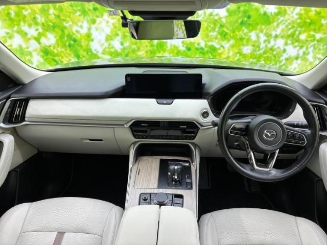 WECARSの展示場では実際に見て、触ってお車をお選びいただけます！知識の豊富な営業スタッフが様々なカーライフをご提案いたします！