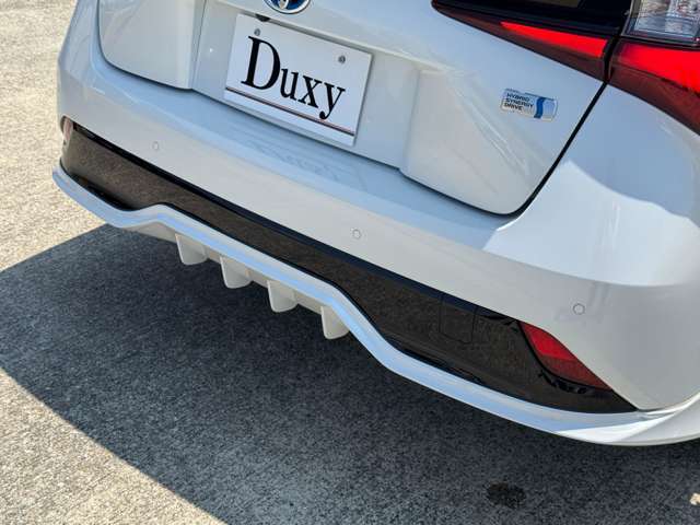 【TRDリアスポイラー】TRDリアスポイラーの主なメリットは、空力性能の向上とドレスアップ効果です。具体的には、高速走行時の安定性向上、燃費の若干の改善、そして外観のスポーティさ向上などが挙げられます！！！