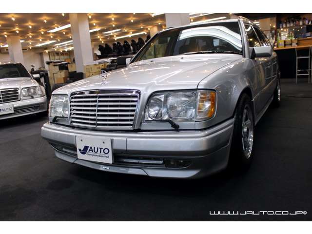 京商　メルセデスベンツ　ステーションワゴン　Eクラス 京商 B66962167 1/18 メルセデス ベンツ Mercedes-Benz E-Class