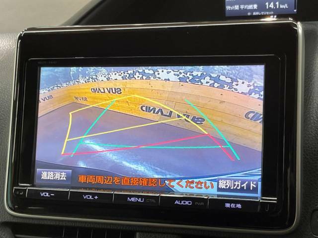 【バックカメラ】駐車時に後方がリアルタイム映像で確認できます。大型商業施設や立体駐車場での駐車時や、夜間のバック時に大活躍！運転スキルに関わらず、今や必須となった装備のひとつです！