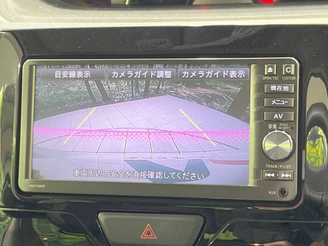 【バックカメラ】駐車時に後方がリアルタイム映像で確認できます。大型商業施設や立体駐車場での駐車時や、夜間のバック時に大活躍！運転スキルに関わらず、今や必須となった装備のひとつです！