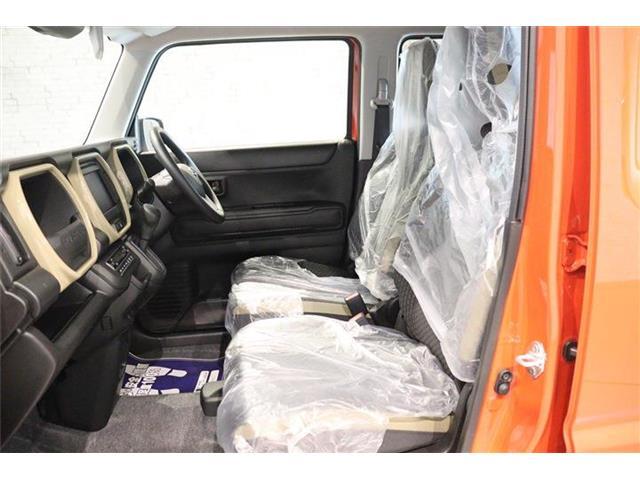体格に合わせてシートの位置をきめ細かく調節できるので、いつでも最適な運転姿勢をキープ。操作も軽く、ラクラクです