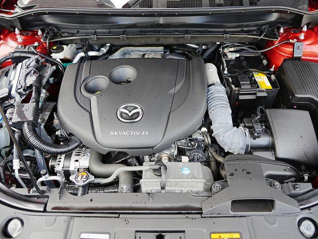 クリーンディーゼルエンジンは4000ccガソリンエンジン並みの力強いトルクがあり、上り坂や高速道路の合流などでもストレスフリー、しかもこれだけパワフルなのに、とても燃費の良いエンジンです。