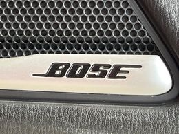 【BOSEサウンドシステム】メーカーオプションの高品位サウンドシステムを搭載。専用のチューニングが施された大小様々なスピーカーから良質なサウンドが奏でられ、臨場感あふれる音響空間を演出します。