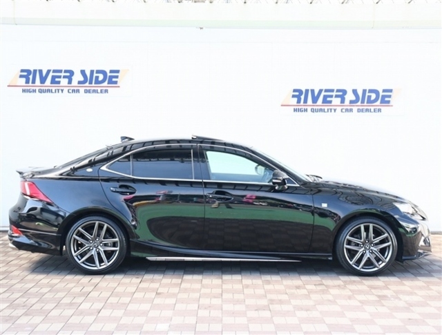 神奈川でお車を探すなら リバーサイド 。当店では在庫数800台展示中となります。残価設定型ゴジュッパローンをメインで販売しており月々のお支払いをお安く高年式車を乗りたい方へ是非ご検討ください。