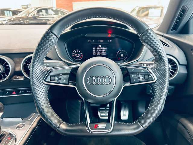 安心してカーライフを始めていただく事ができるよう、納車前にディーラー整備工場もしくは熟練メカニックが在籍する整備工場にて点検を行ない、必要な整備を実施致します。