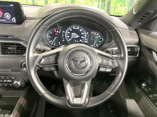 【純正革巻きステアリング】上質な革を使用することで、手にしっかり馴染みとても運転しやすいハンドルです♪