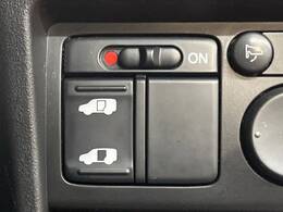 【パワースライドドア】スマートキーや運転席のスイッチでスライドドアの開閉が可能♪電動だから力を入れてドアを開ける必要が無く、小さいお子様でも、重い荷物を持っている時もラクに開け閉めできます♪