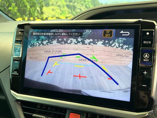 【バックカメラ】駐車時に後方がリアルタイム映像で確認できます。大型商業施設や立体駐車場での駐車時や、夜間のバック時に大活躍！運転スキルに関わらず、今や必須となった装備のひとつです！