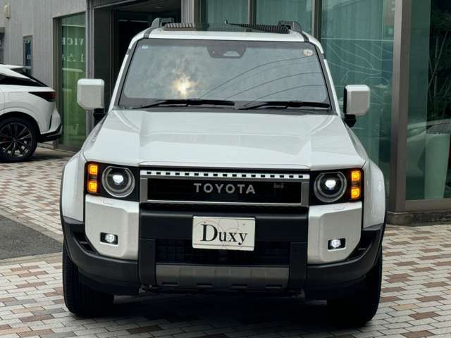 フロントはその車の「顔」として個性やブランドイメージを強く表現します☆彡グリルやヘッドライトのデザインが融合し、力強さや洗練された美しさを演出しており、印象的なフロントは走りの存在感を引き立てます☆彡