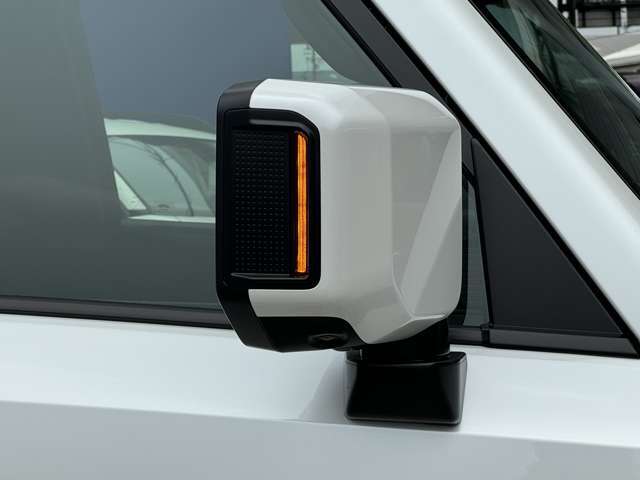 電動格納機能やブラインドスポットモニターが搭載☆電動格納ミラーは駐車時の衝突リスクを減らし、便利さを向上させております☆彡ブラインドスポットモニターは死角を監視し、車線変更時の安全をサポートします☆彡