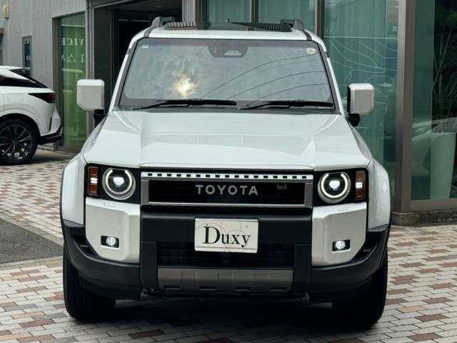 フロントはその車の「顔」として個性やブランドイメージを強く表現します☆彡グリルやヘッドライトのデザインが融合し、力強さや洗練された美しさを演出しており、印象的なフロントは走りの存在感を引き立てます☆彡