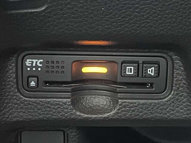 ◆【ETC】有料道路を利用する際に料金所で停止することなく通過できる、ETC車載器（ノンストップ自動料金収受システム機器）が装備されています。セットアップを行うことで利用可能になります。
