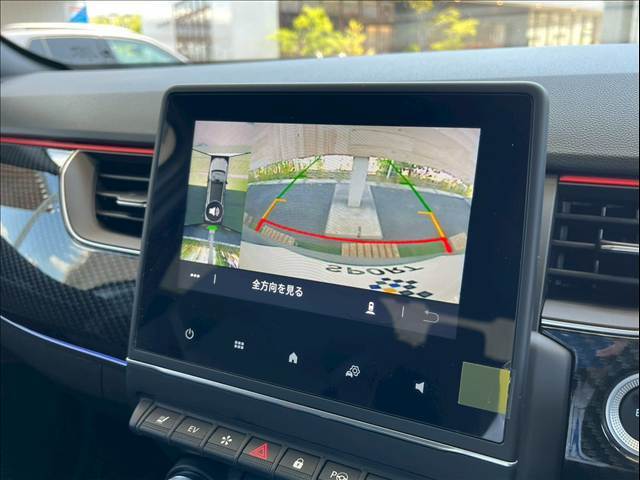 「アラウンドビューモニター」を装備で駐車が苦手な方でも安心です。