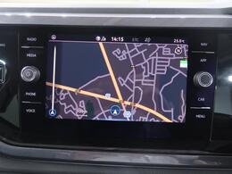 タッチスクリーンを採用。従来のナビゲーションシステムの域を超える、車両を総合的に管理するインフォテイメントシステムです。