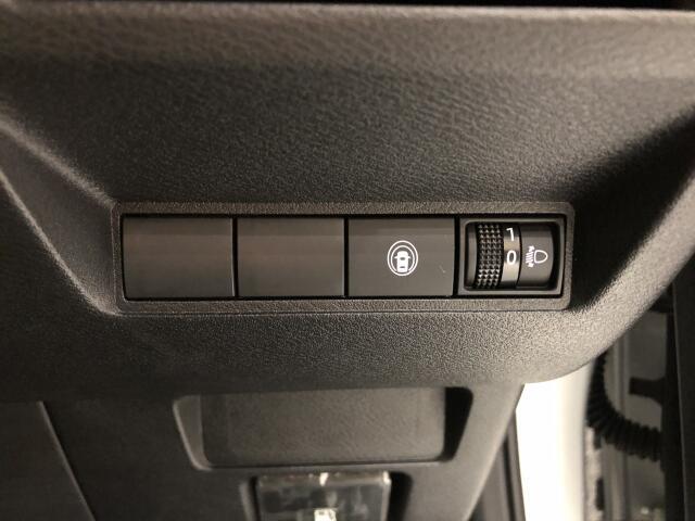 日産セーフィティアシスト機能付き☆様々な安全装置が付いています☆