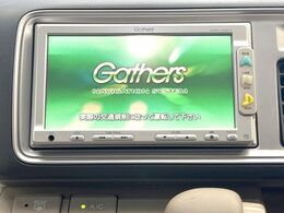 【純正ナビ】人気の純正ナビを装備しております。ナビの使いやすさはもちろん、オーディオ機能も充実！キャンプや旅行はもちろん、通勤や買い物など普段のドライブも楽しくなるはず♪